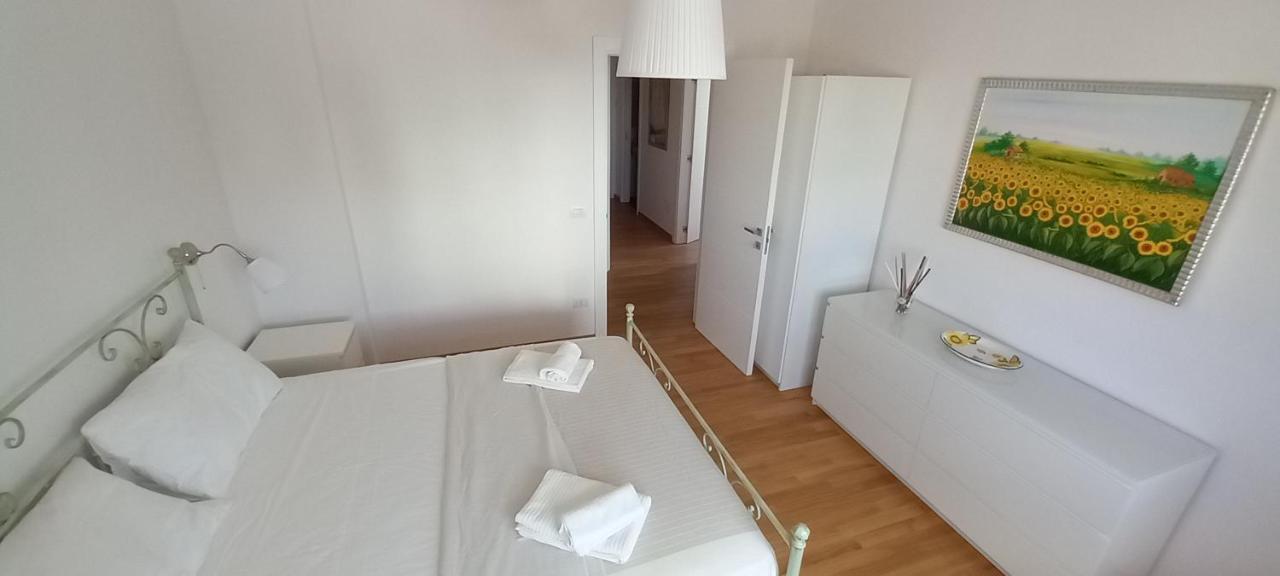 Central Apartment Con Tre Camere Da Letto لوكوروتوندو المظهر الخارجي الصورة